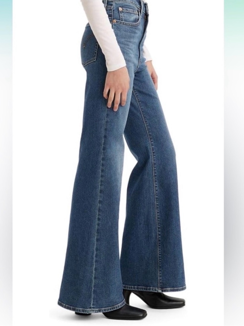 Levi Ribcage Bell Women’s Jeans Size 26